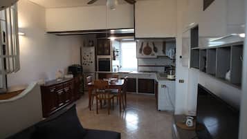 Smart TV, DVD player, books, computer monitors