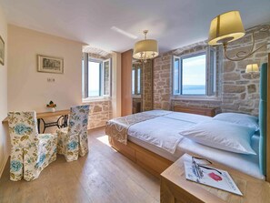 6 bedrooms, iron/ironing board, travel cot, free WiFi