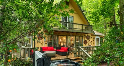 Lake Naomi Forest Oasis Retreat with Hot Tub & Lounging Galore