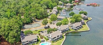 Beautiful Lakefront Views - Top Rated Unit - SAFE quite neighborhood 