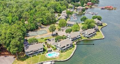 Beautiful Lakefront Views - Top Rated Unit - SAFE quite neighborhood