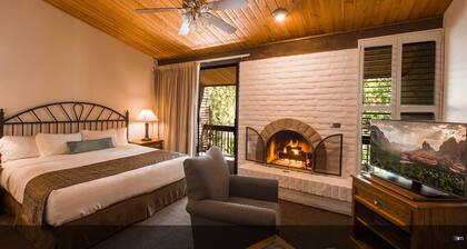 Family-oriented, well-maintained resort by Oak Creek and a short walk to uptown.