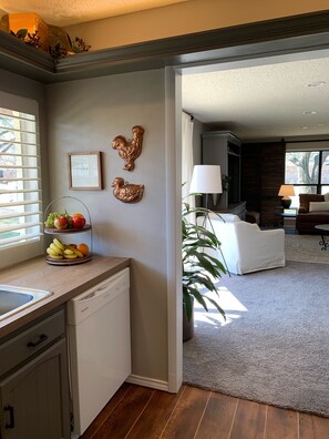 Interior - Close to DFW airport, steps to running /bicycling trail, shopping & sport events (Bedford)