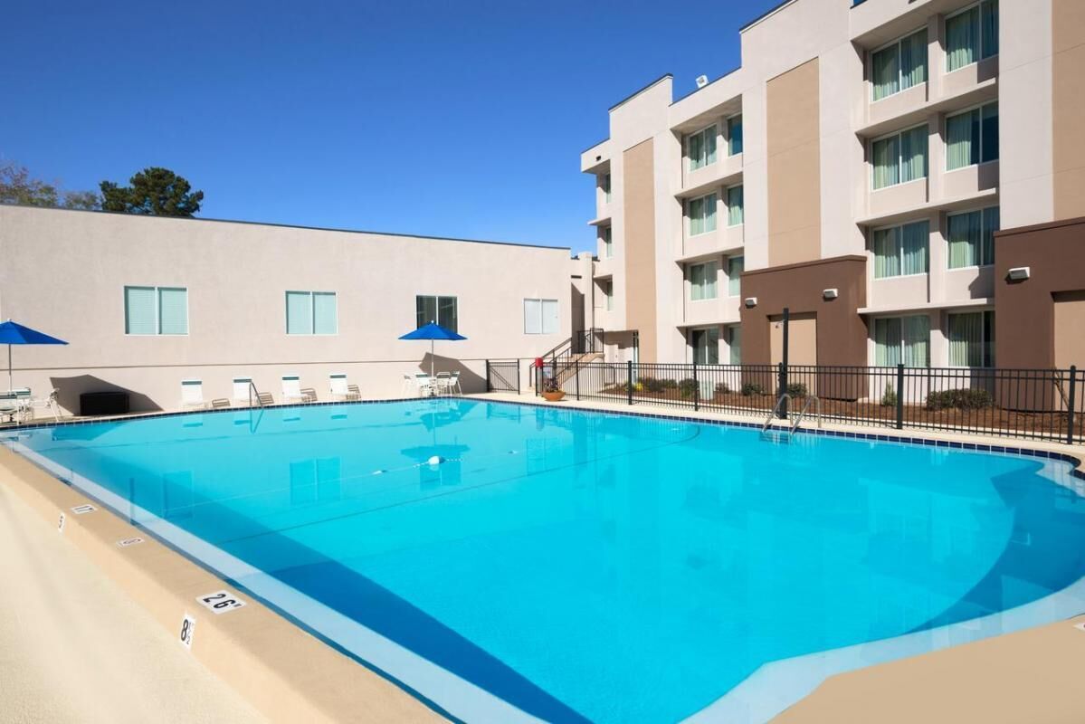 Convenient Florida Location! 4 Modern Units, Pool, Parking