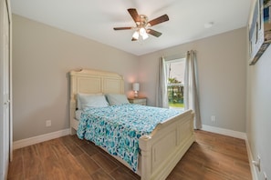 3 bedrooms, desk, iron/ironing board, free WiFi