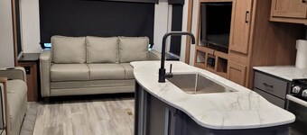 Crossroads to Pickwick Glamping 