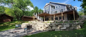 Spacious, Newly Constructed, Lake House