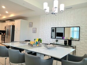 Dining - Purple Chair Condo! Free Resort Amenities & Mins from Disney! Modern & Elegant! (Kissimmee)