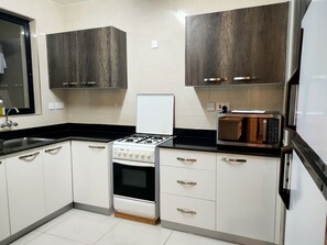 Private kitchen - Amalia Apartments (Nairobi)