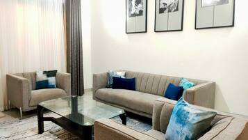 Apartment | Living area | Flat-screen TV