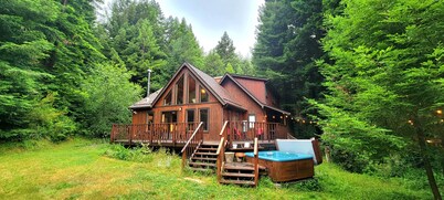 Cozy Cabin Nestled on 2.5 Acres of Pristine Redwood Forest *Hot Tub *Fire Pit!