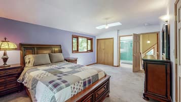 4 bedrooms, desk, iron/ironing board, travel crib