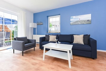 Wohnzimmer mit integriertem Küchenbereich