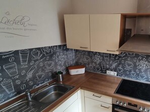 Fridge, oven, dishwasher, coffee/tea maker