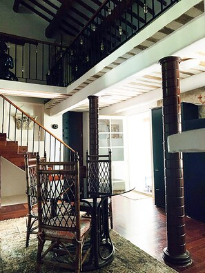 Interior - Superb and spacious apartment in a relaxing and charming setting (Pernes Les Fontaines)