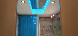 Combined shower/bathtub, hair dryer, towels, soap