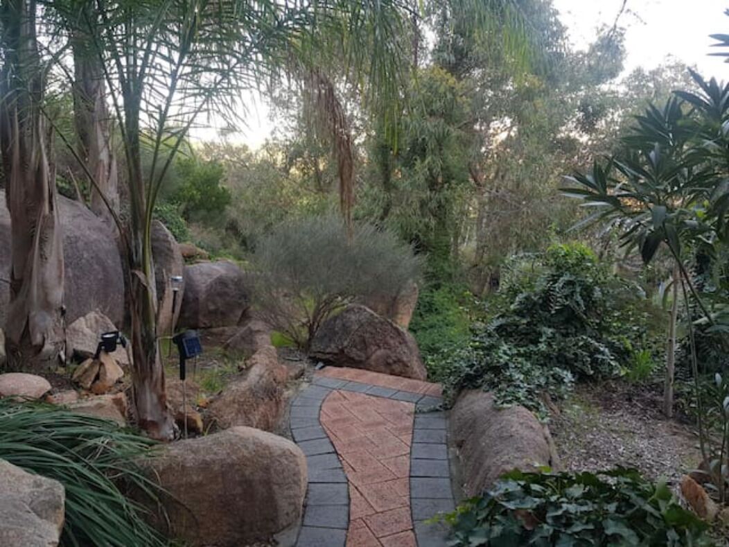 Accommodation on the escarpment of Perth Hills - incredible views and sunsets   — image 27