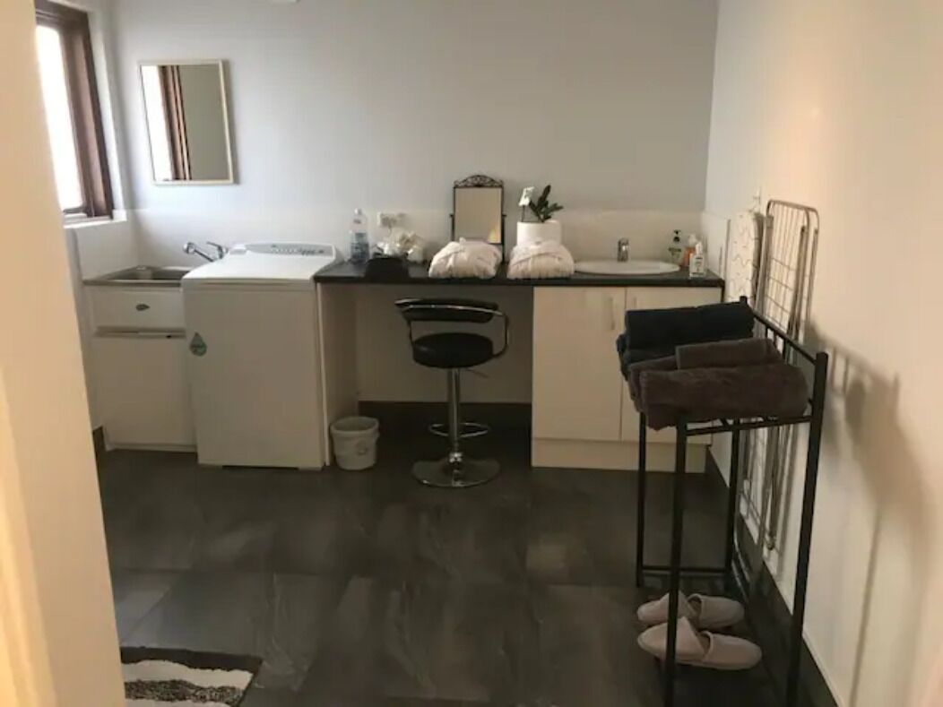 Accommodation on the escarpment of Perth Hills - incredible views and sunsets   — image 17