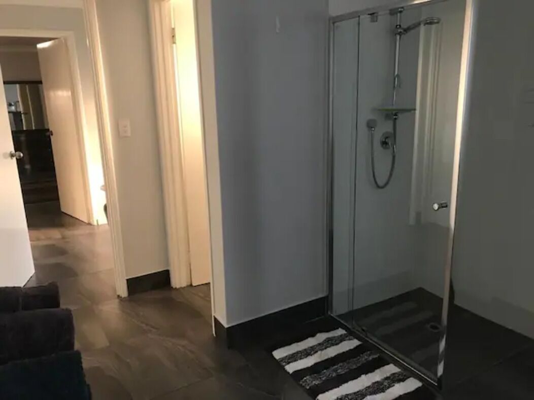 Accommodation on the escarpment of Perth Hills - incredible views and sunsets   — image 3