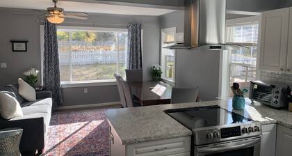 Whitetail cottage! 🦌 Spacious home with game room. Near OIT and SkyLakes.
