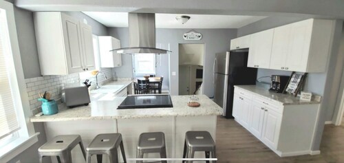 Whitetail cottage! 🦌 Spacious home with game room. Near OIT and SkyLakes. 