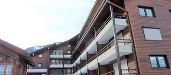 Spacious studio at the slopes with parking and balcony