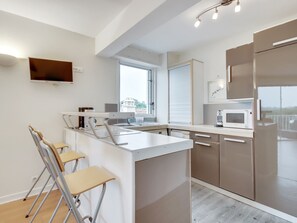 Réfrigérateur, micro-ondes, four, lave-vaisselle