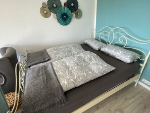 1 Schlafzimmer, Reisekinderbett, kostenloses WLAN, Bettwäsche