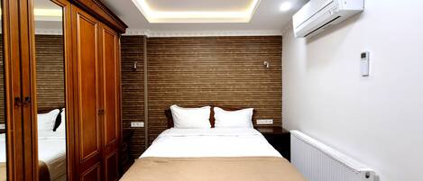 3 camere, una cassaforte in camera, una scrivania, ferro/asse da stiro