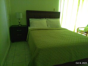 1 soverom, strykejern/-brett, wi-fi (inkludert) og sengetøy