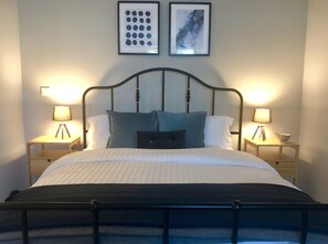 1 Schlafzimmer, Schreibtisch, Bügeleisen/Bügelbrett, Bettwäsche