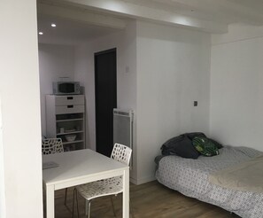 1 makuuhuone, silitysrauta/-lauta, Wi-Fi, vuodevaatteet