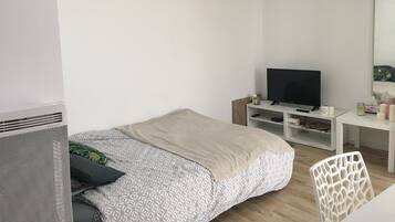 1 bedroom, iron/ironing board, WiFi, bed sheets