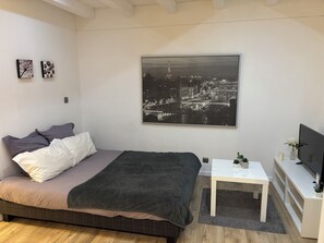 1 chambre, fer et planche à repasser, Wi-Fi, literie fournie