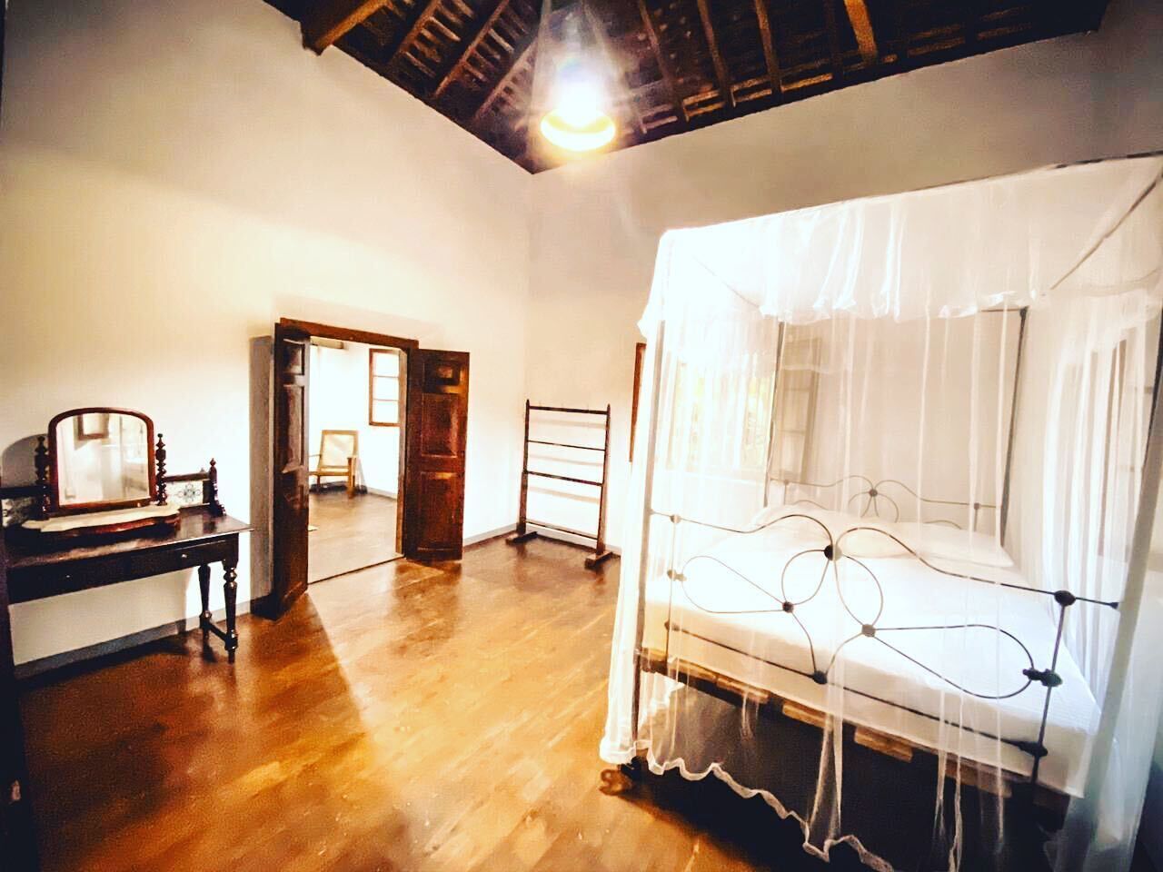 6 bedrooms, bed sheets, wheelchair access