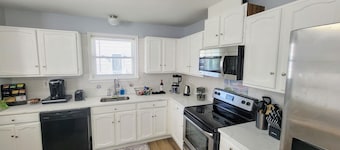 Nice 5 BDR / 3 BATH Home near BWI Airport with WIFI, Beach, Parking, Ambiance