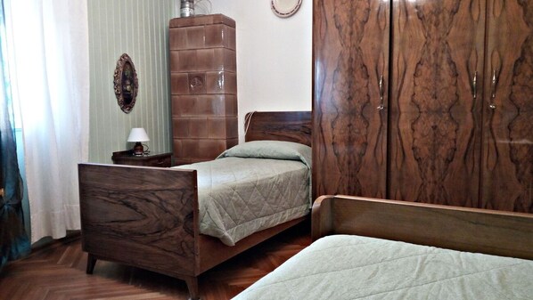 3 chambres, fer et planche à repasser, literie fournie