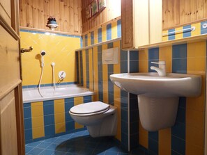 Badkar/dusch, hårtork, bidé och handdukar