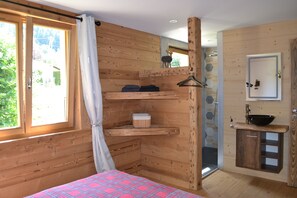 5 camere, ferro/asse da stiro, culla da viaggio, Wi-Fi gratuito