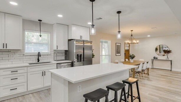 Private kitchen - Gorgeous Sunny Home for Big Groups w/ Private Pool (Garland)