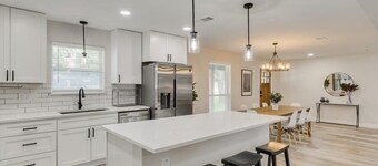 Gorgeous Sunny Home for Big Groups w/ Private Pool