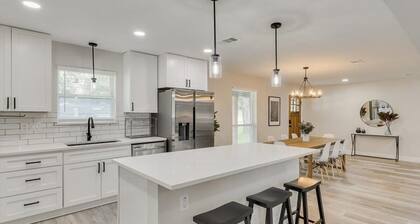 Gorgeous Sunny Home for Big Groups w/ Private Pool