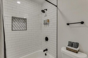 Badewanne, Haartrockner, Shampoo