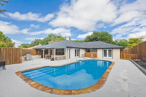Pool - Gorgeous Sunny Home for Big Groups w/ Private Pool (Garland)