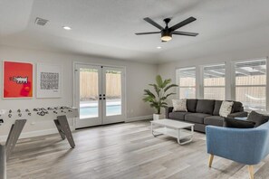 TV, fireplace, offices