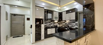 Elegant & Spacious 2br family apt, Sharahe Faisal