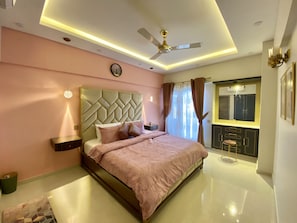 2 bedrooms, iron/ironing board, travel cot, free WiFi