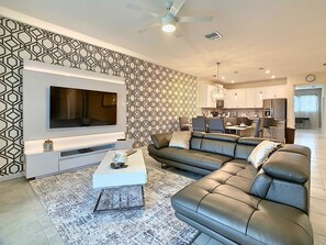 Flat-screen TV - Elegant Escape/ Gameroom & Themed Room (Four Corners)