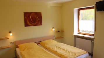 2 bedrooms, travel crib, WiFi, bed sheets