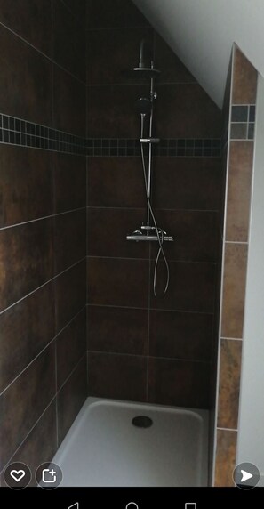 Shower, hair dryer, towels, toilet paper - Pleasant country cottage in a quiet location (Wirwignes)